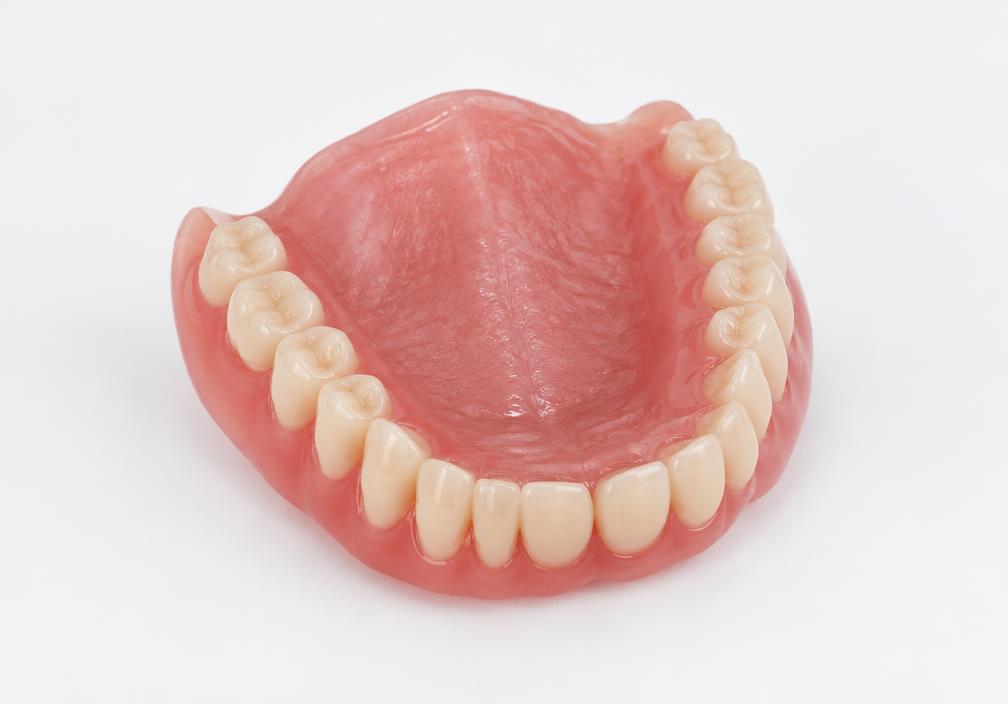 Clinical illustration of immediate dentures